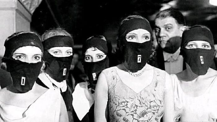 Participantes en el concurso de belleza Miss Ojos Bellos, París, 1930