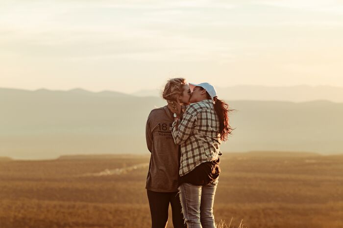 Estas 18 personas compartieron sus experiencias al estar en una relación con alguien con el que tenían una gran diferencia de edad