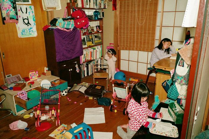 40 New Photos That Show What Daily Life In Japan Looks Like By Photographer Shin Noguchi