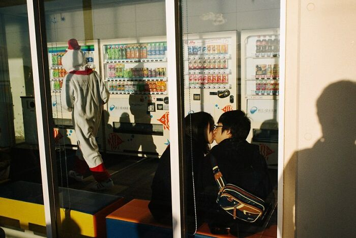 40 New Photos That Show What Daily Life In Japan Looks Like By Photographer Shin Noguchi