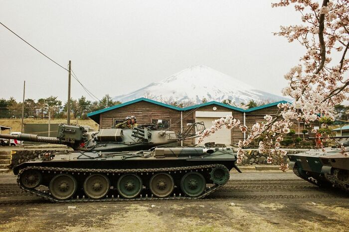 40 New Photos That Show What Daily Life In Japan Looks Like By Photographer Shin Noguchi
