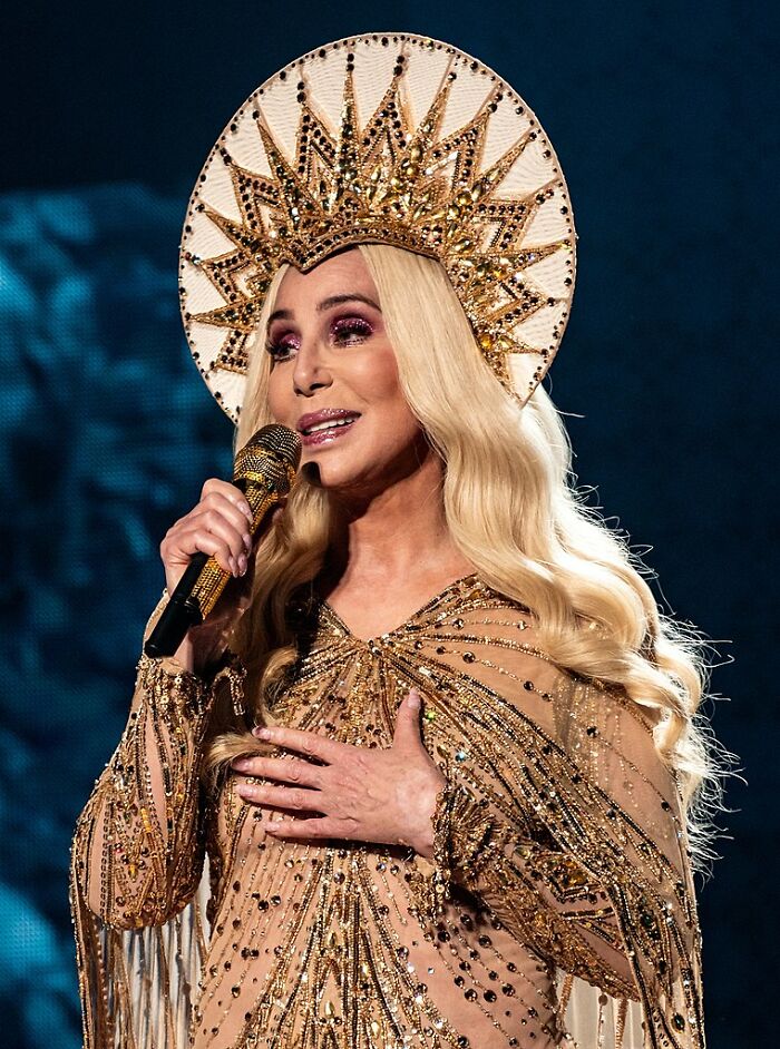 Cher comparte en Twitter una reflexión sobre el envejecimiento el día de su 77 cumpleaños