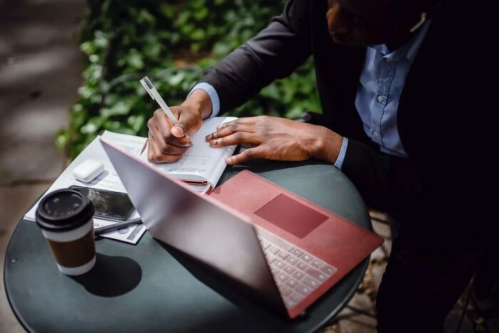 20 Entrevistas de trabajo tan inusuales que hicieron que contrataran inmediatamente a los candidatos o fueran rechazados