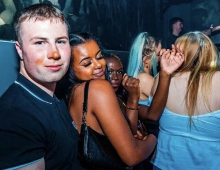 26 Random And Confusing Moments Of Humans Just Being Humans, As Shared On This Facebook Page (New Pics)