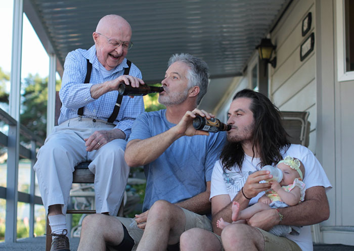 Tres generaciones alimentándose