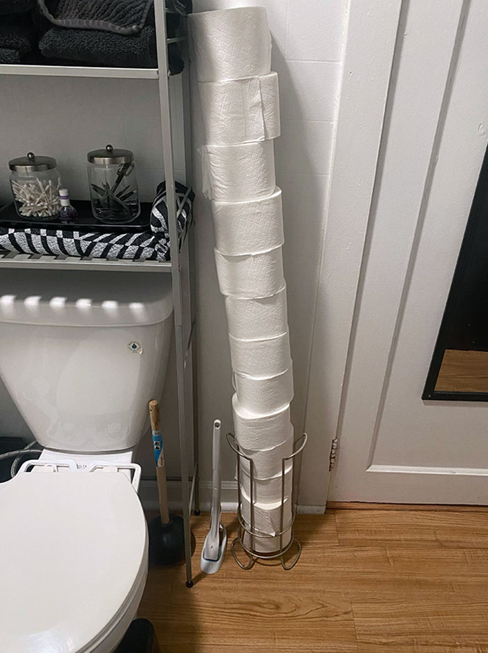 Le pedí a mi novio que pusiera papel higiénico en el baño