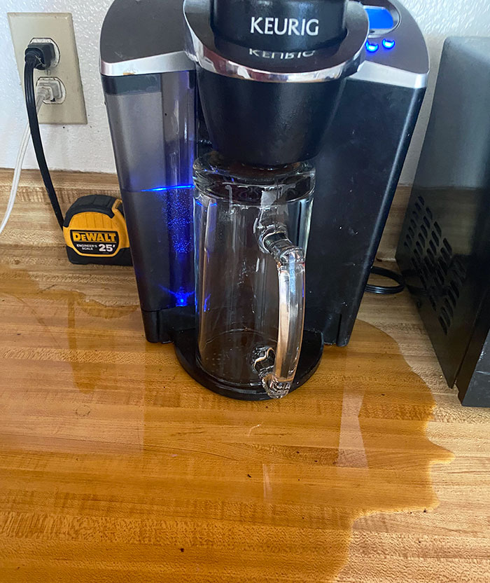 Mi marido se las arregló para poner su taza al revés cuando hacía café esta mañana