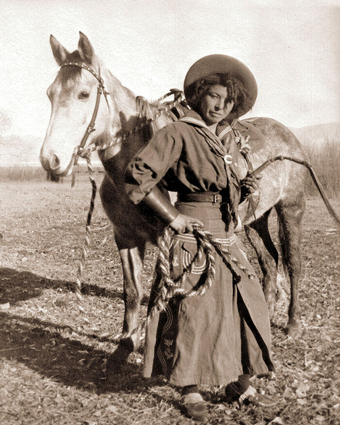 Nellie Brown, una vaquera afroamericana, alrededor de 1880