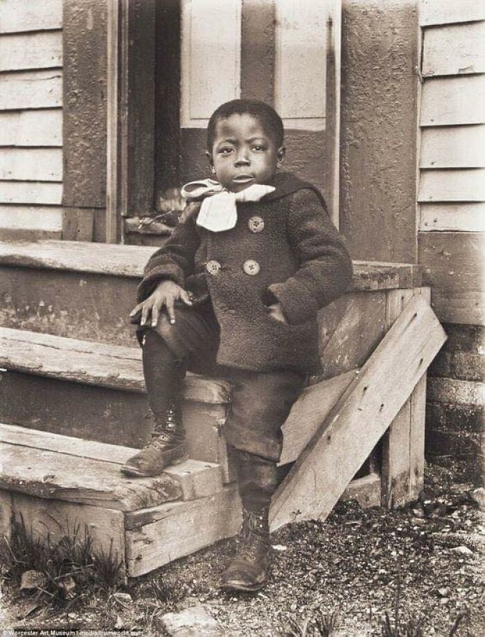 Joven elegantemente vestido para tomarse una foto, 1905