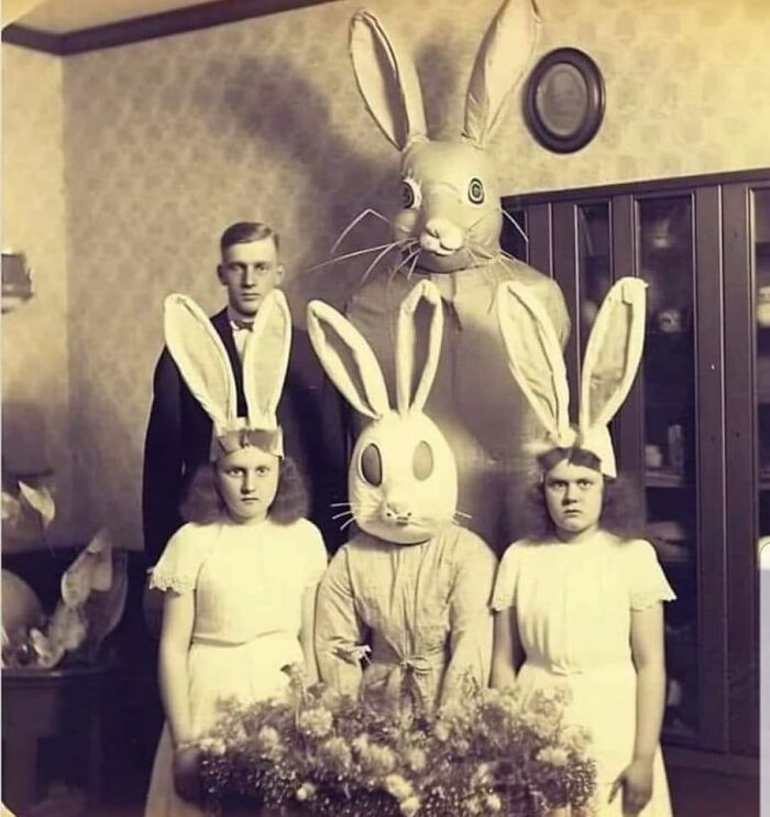 ¡Celebración de la Pascua de 1926 con unos niños muy felices!