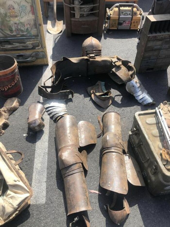 This Group Is The Home For All Of The Weirdest Secondhand Finds People Come Across, And Here Are 40 Of The Most Spectacular