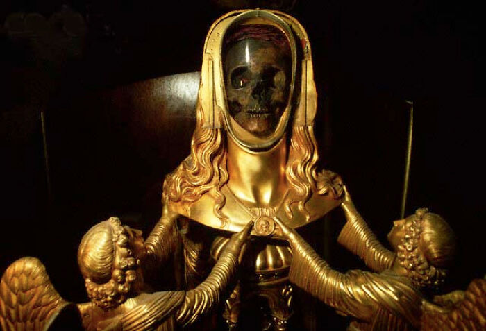 El cráneo de María Magdalena en la basílica de San Maximino de Francia