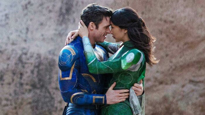 Eternals (2021) es la primera película del MCU que cuenta con una escena de sexo, también es la película del MCU peor valorada, esto se debe a que los fans de Marvel no saben lo que es el sexo, por lo que no podrían relacionarse con él
