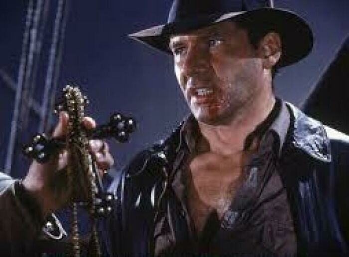 En Indiana Jones y la última cruzada (1989), Jones dice: "Pertenece a un museo", lo cual es incorrecto, ya que los artefactos culturales de valor incalculable pertenecen en realidad a los pueblos indígenas de los cuales han sido robados