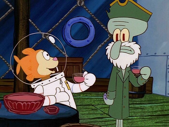 En el especial de Halloween de Bob Esponja, Sandy se disfraza de pez dorado en una pecera y Calamardo "no lo entiende" porque desconoce cómo es la vida más allá del mar