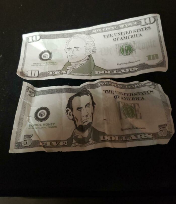Me dijeron que hice un trabajo excelente y me gané un "regalo de Navidad anticipado", regresé con una propina falsa de 15 dólares