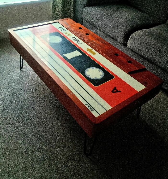 ¡La nueva mesa de centro es una cinta en Chez Rhodes-Lake!