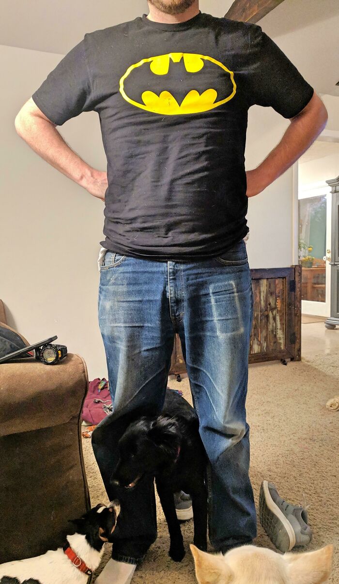 Se nota en qué bolsillo le gusta guardar el móvil a mi marido