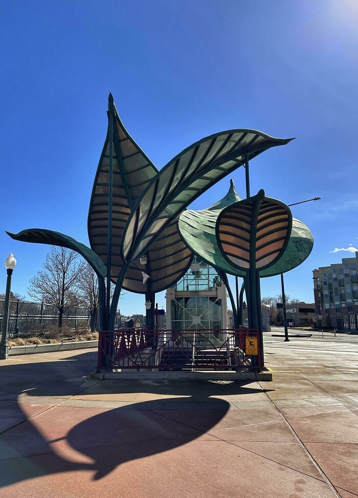 Entrada de la estación de tren ligero en Denver