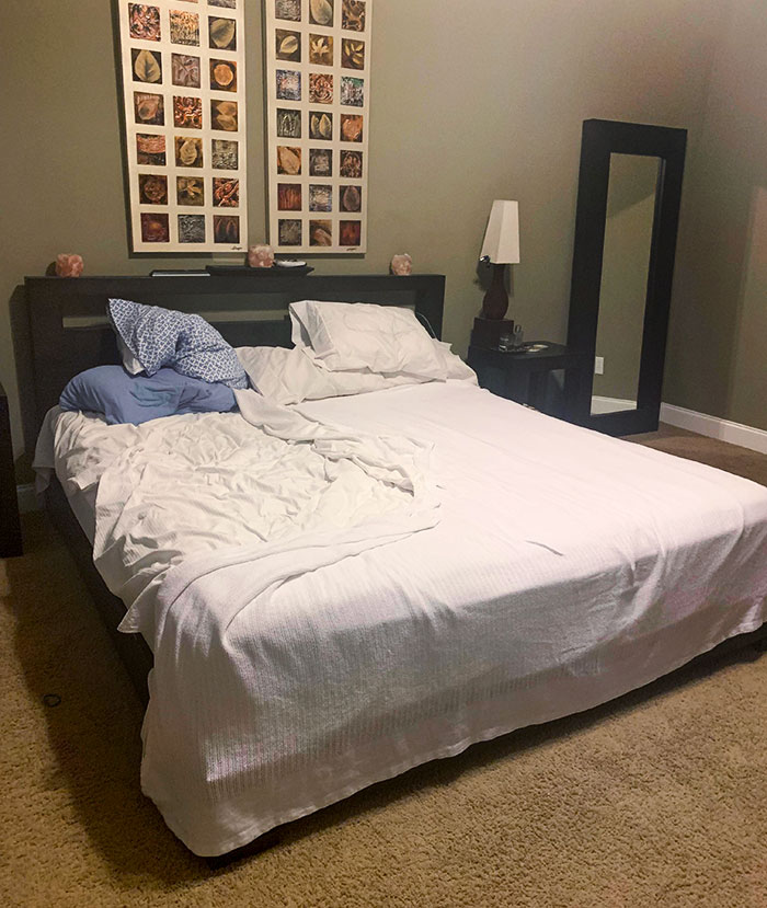 Nivel de mezquindad 100.000.000. Mi marido estaba enfadado esta mañana, así que decidió hacer sólo su mitad de la cama