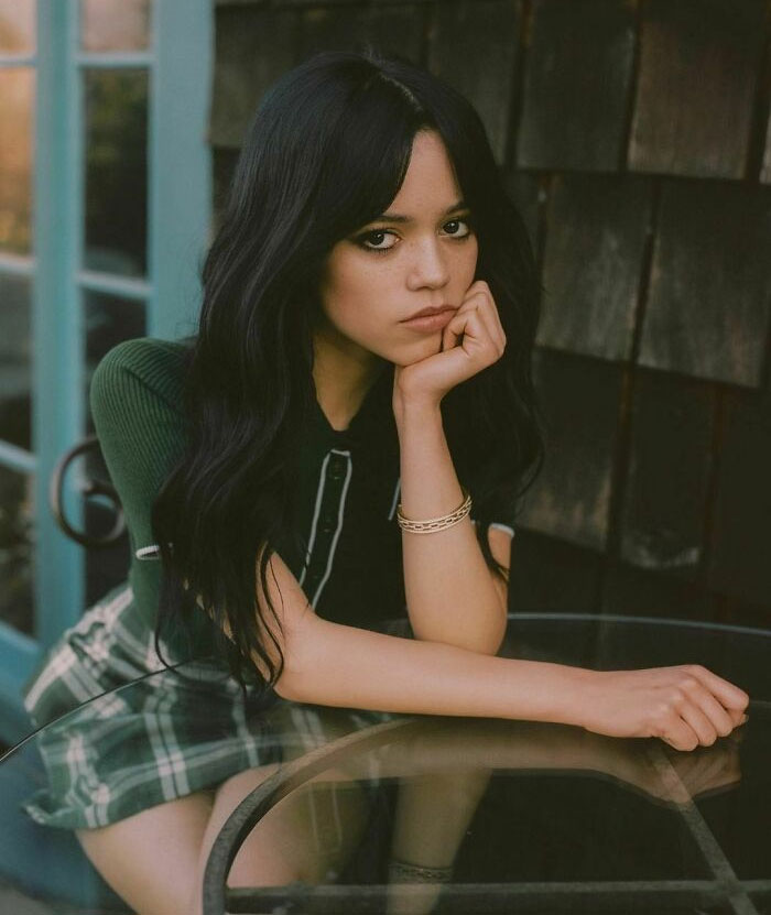 La madre de Jenna Ortega pilló a su hija fumando en público y la regañó a través de Instagram