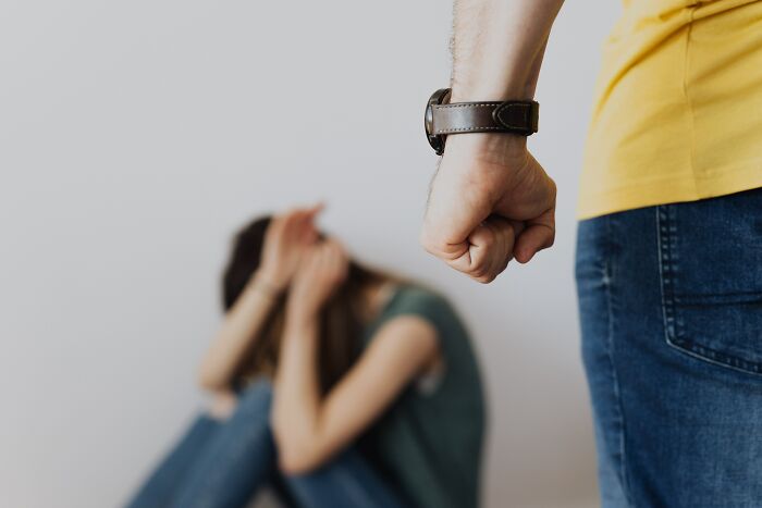 20 Señales de alerta que no se pueden ignorar en pareja, sin importar las cualidades positivas