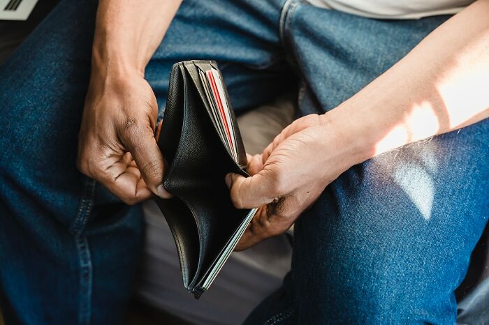 20 Señales de alarma de ofertas de empleo que gritan "aléjate mientras puedas", señaladas por la gente en Internet