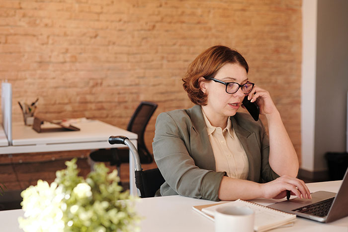 10 Insultos educados pero tajantes que usar en la oficina sin perder tu trabajo