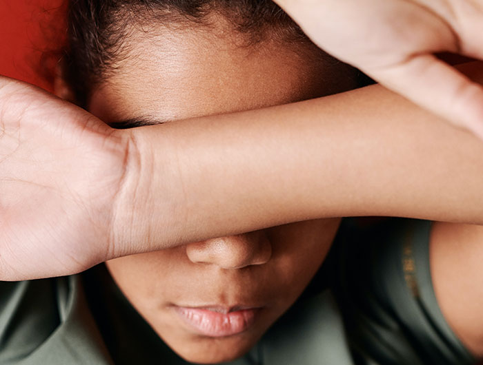 20 Personas comparten las cosas imperdonables que sus padres les hicieron pasar