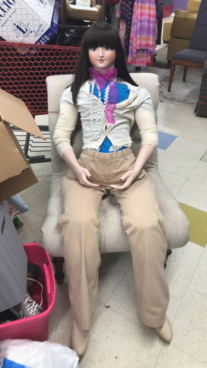 This Group Is The Home For All Of The Weirdest Secondhand Finds People Come Across, And Here Are 40 Of The Most Spectacular