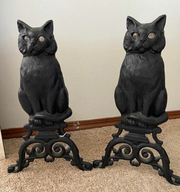 This Group Is The Home For All Of The Weirdest Secondhand Finds People Come Across, And Here Are 40 Of The Most Spectacular