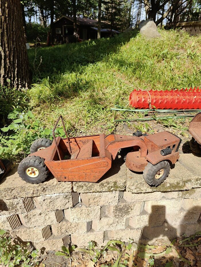 This Group Is The Home For All Of The Weirdest Secondhand Finds People Come Across, And Here Are 40 Of The Most Spectacular
