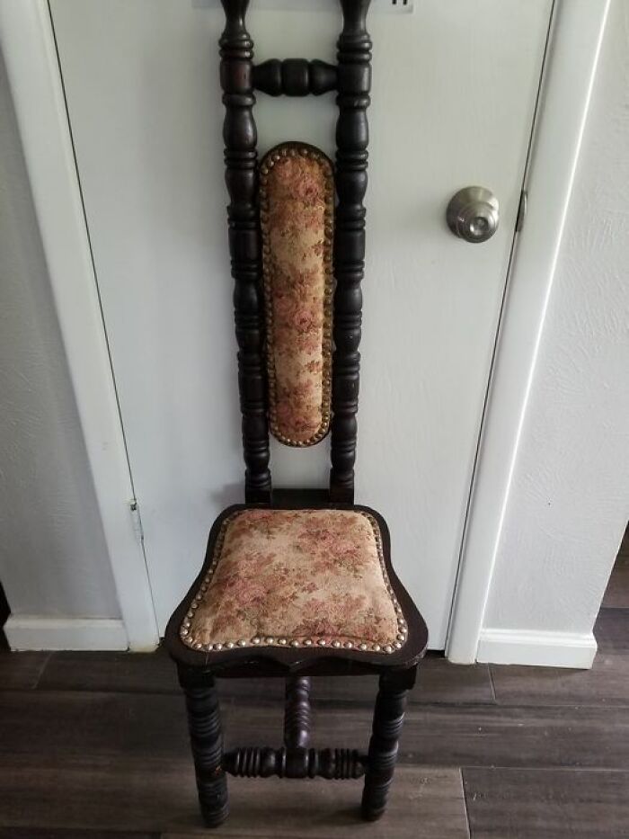This Group Is The Home For All Of The Weirdest Secondhand Finds People Come Across, And Here Are 40 Of The Most Spectacular