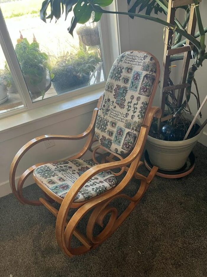 This Group Is The Home For All Of The Weirdest Secondhand Finds People Come Across, And Here Are 40 Of The Most Spectacular