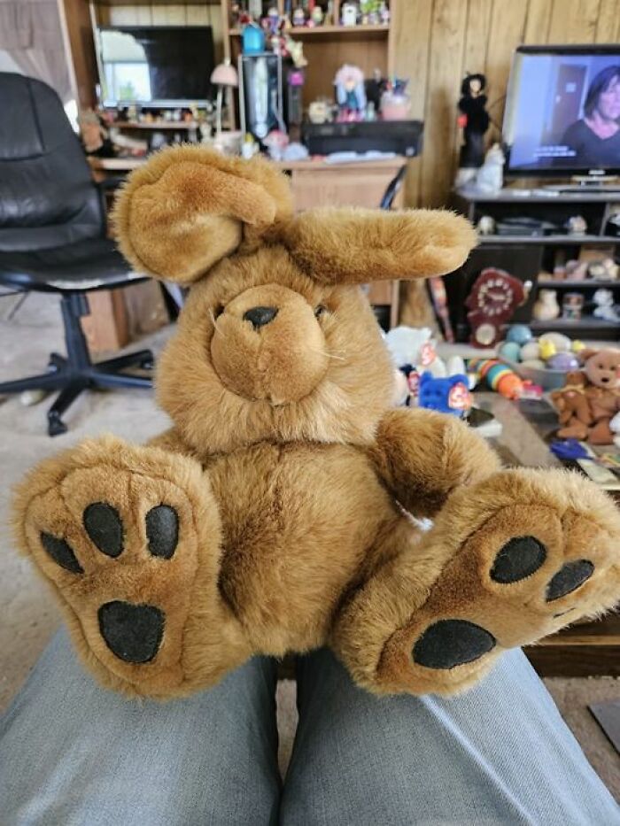 This Group Is The Home For All Of The Weirdest Secondhand Finds People Come Across, And Here Are 40 Of The Most Spectacular
