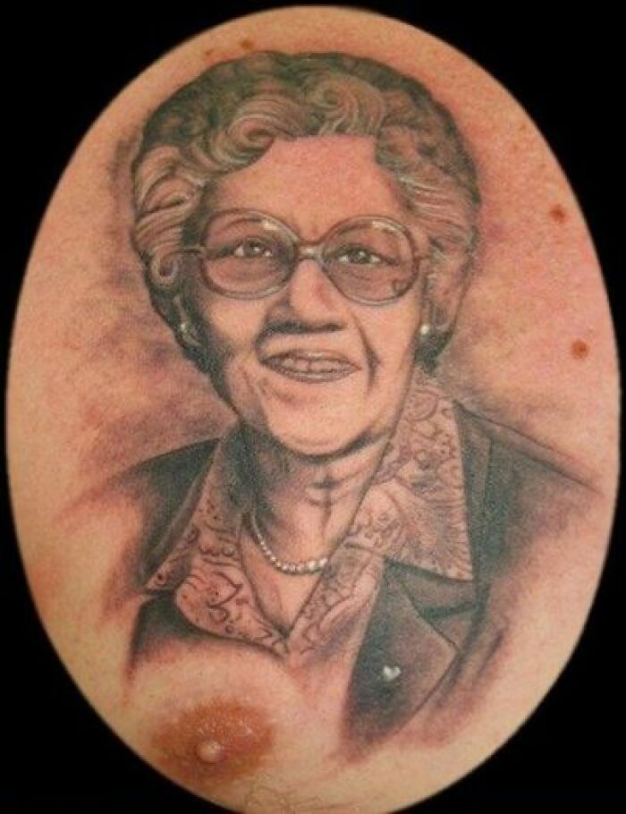 “Tattoo Fails”: 35 Times People Didn’t Even Realize How Much Their Tattoos Sucked