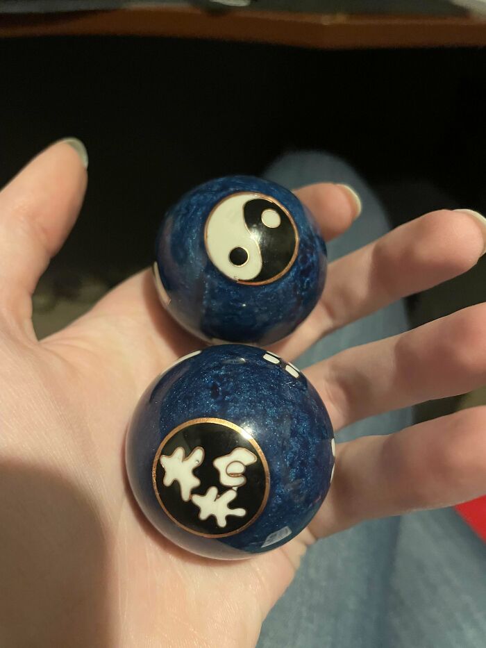 Bolas que tintinean en un tono bajo cuando las agitas