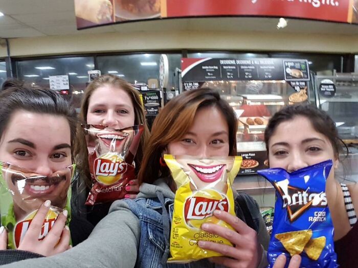 30 Photos That Look Normal At First Glance But Become Hilarious When You Catch The Small Details