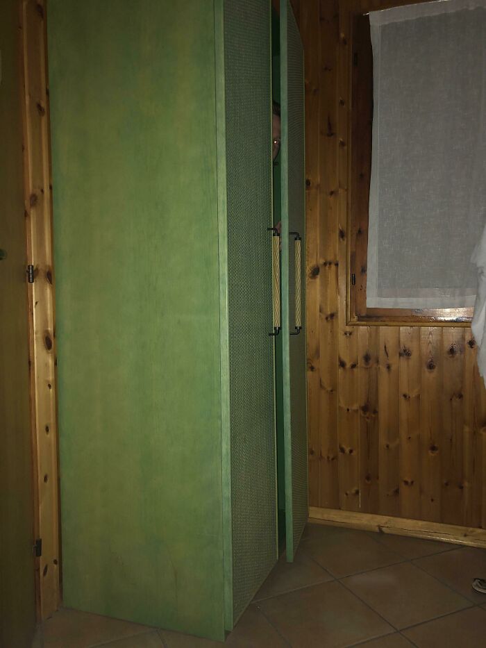 30 Photos That Look Normal At First Glance But Become Hilarious When You Catch The Small Details