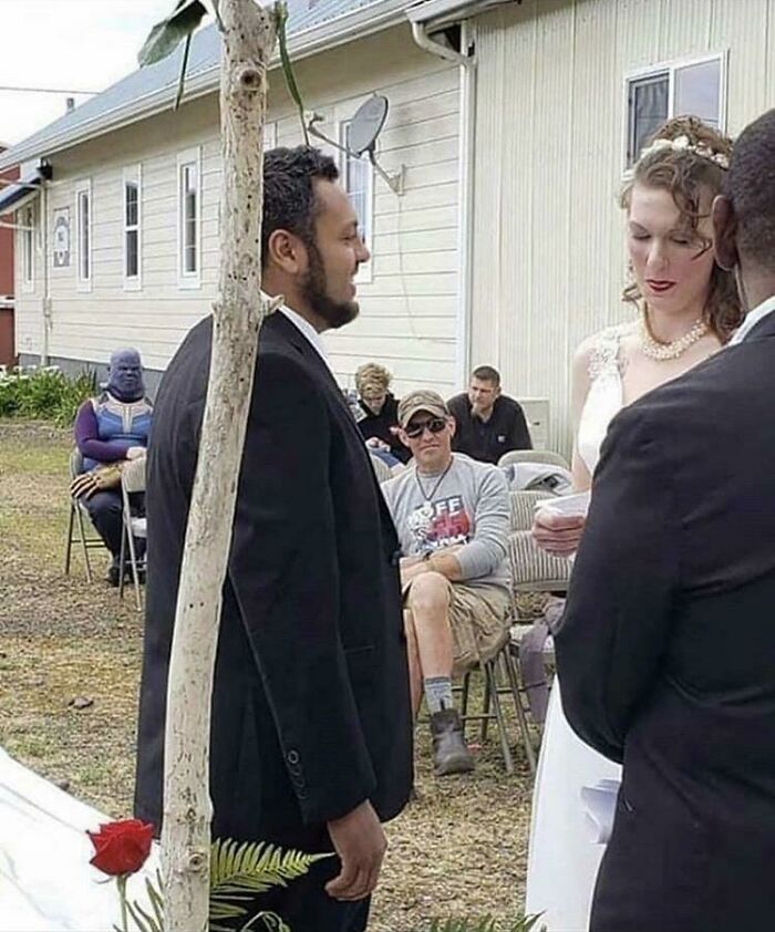 30 Photos That Look Normal At First Glance But Become Hilarious When You Catch The Small Details