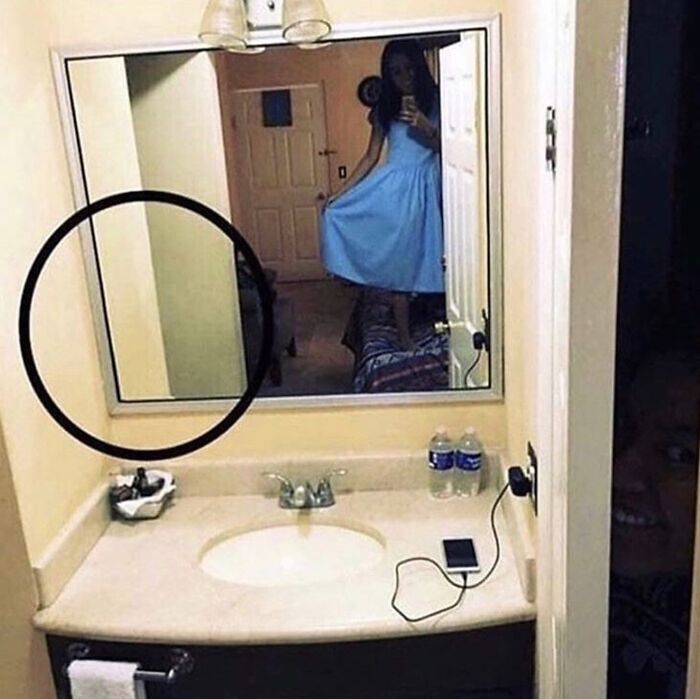 30 Photos That Look Normal At First Glance But Become Hilarious When You Catch The Small Details