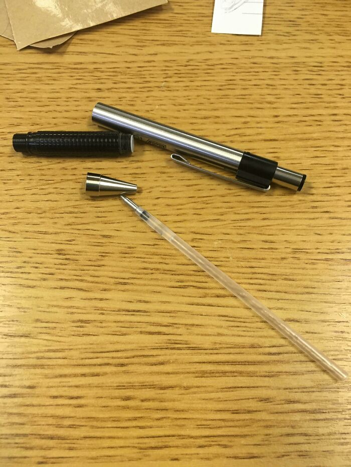 Compré un bolígrafo nuevo y solo tenía tinta suficiente para escribir un par de páginas