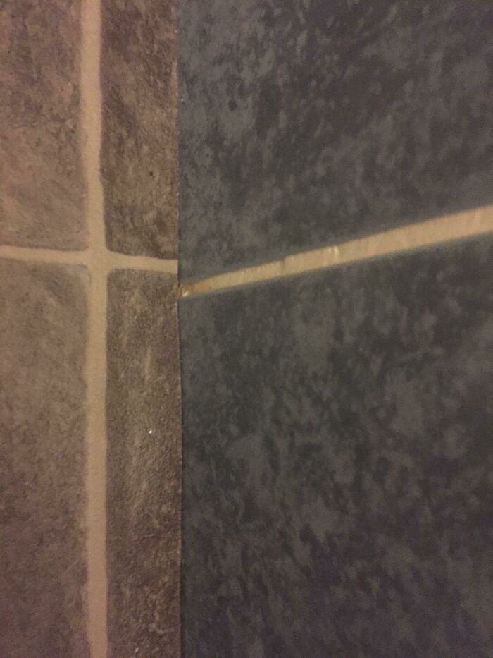 Los azulejos de la pared al suelo