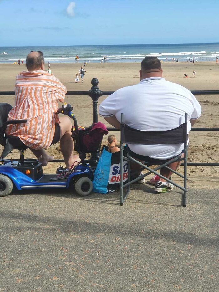 Secuestrando a la señora dentro de una bolsa