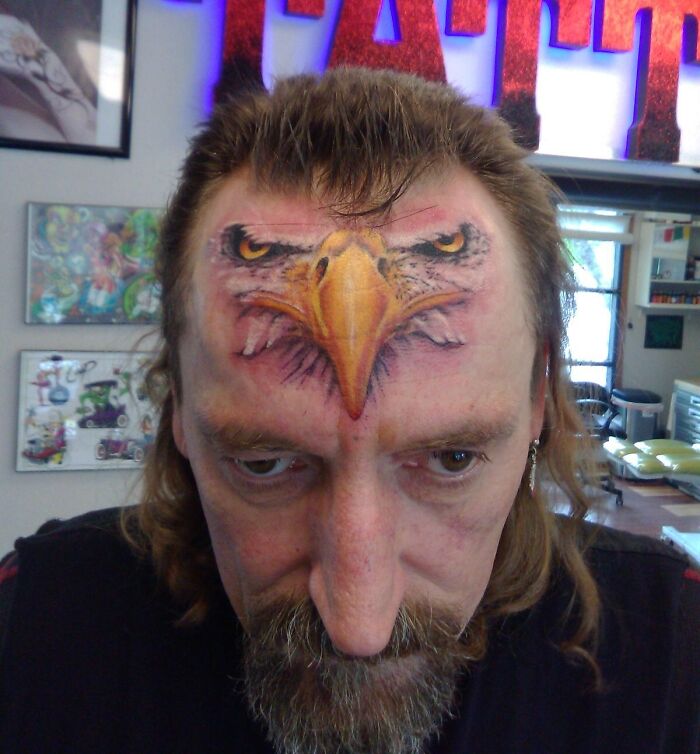 El nuevo tatuaje de mi tío, va a ser incómodo estas Navidades