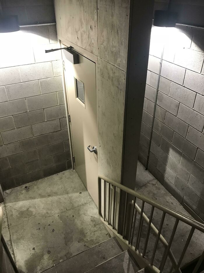 Esta puerta ni siquiera cierra