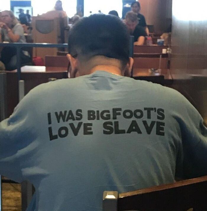 50 Times People Spotted The Most ‘Cursed Shirts’ In The Wild And Had To Share Them Online
