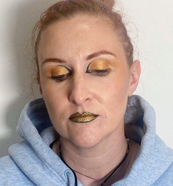 Es maquillaje hecho en un estudio. Esos labios