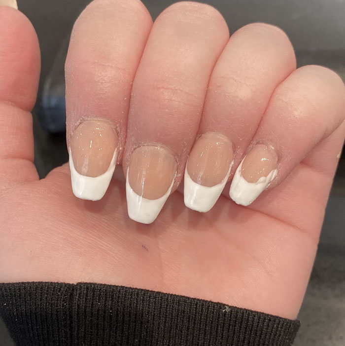 Casi nunca me hago las uñas, y para una vez que voy, me las arruinaron