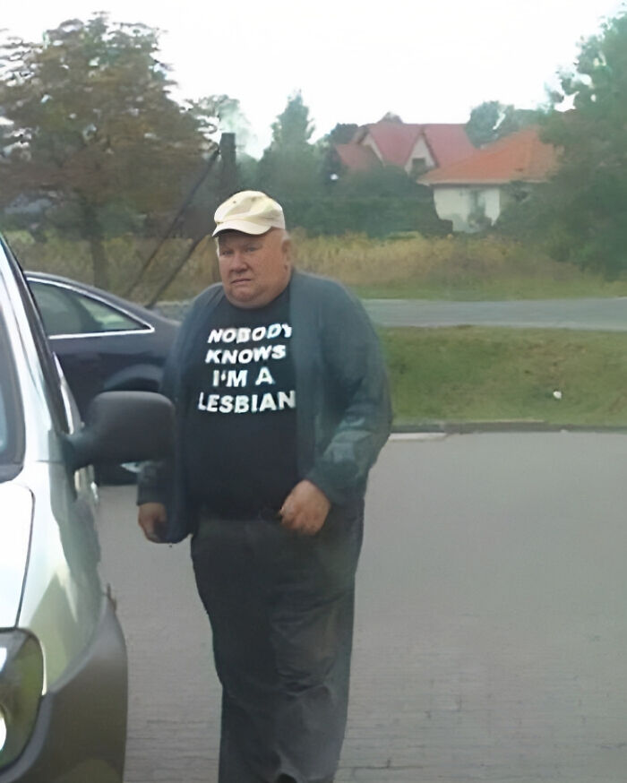 50 Times People Spotted The Most ‘Cursed Shirts’ In The Wild And Had To Share Them Online